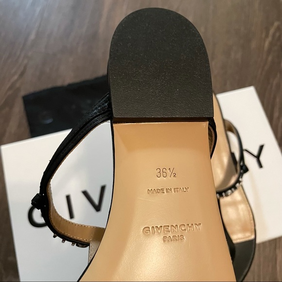 New Givenchy metal logo thong strap leather sandals - Picture 5 of 15